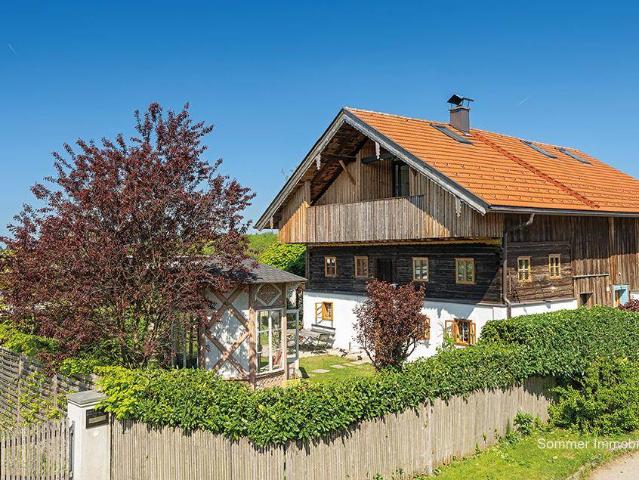 LANDLIEBE TRADITION TRIFFT MODERNE Revitalisiertes Bauernhaus im Salzburger Flachgau