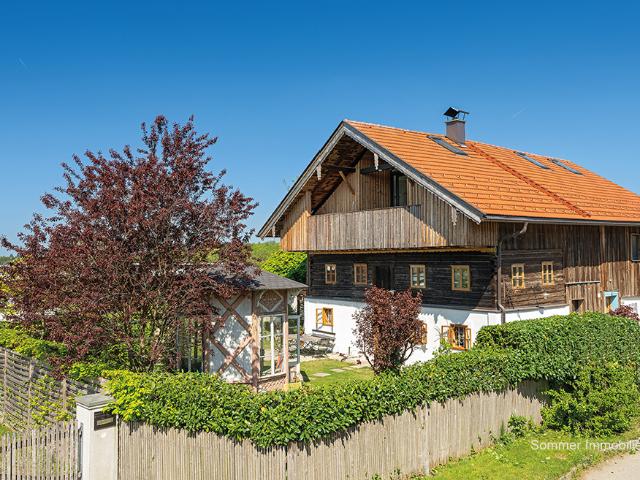 LANDLIEBE TRADITION TRIFFT MODERNE Revitalisiertes Bauernhaus im Salzburger Flachgau