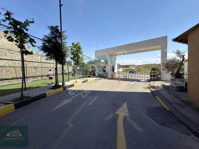 Landmark'tan Tuzla Şehriyaz Aydınlıda Satılık Ebeveyn Banyo 2+1