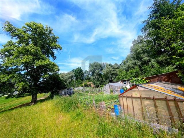 LANDWIRTSCHAFTLICHE FLÄCHEN MIT PRIVATER WASSERQUELLE