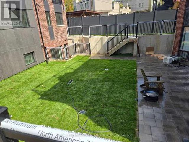 Lanewayhse 1St Flr 558 Spadina Crescent, Toronto, ON, M5S 2J9 investment for lease | Listing ID C12891 | Royal LePage