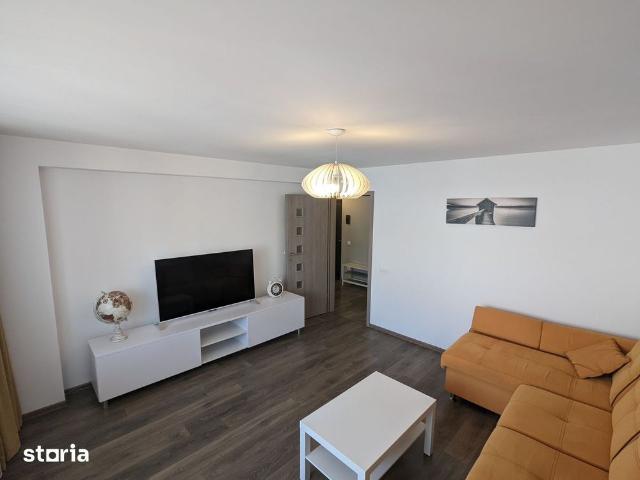 Langa Mall Coresi, in complexul Urban, 2 camere mobilate, 550euro/luna