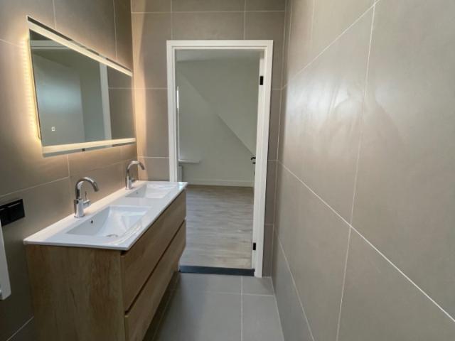 Lange Hilleweg NEW Renovated Studio Available
