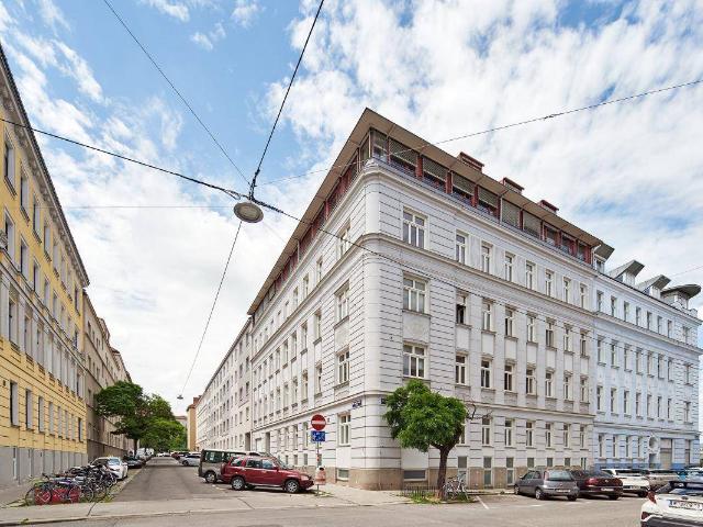 3,7 %BAR Langfristige Rendite sichern! Unbefristet vermietete Altbauwohnung