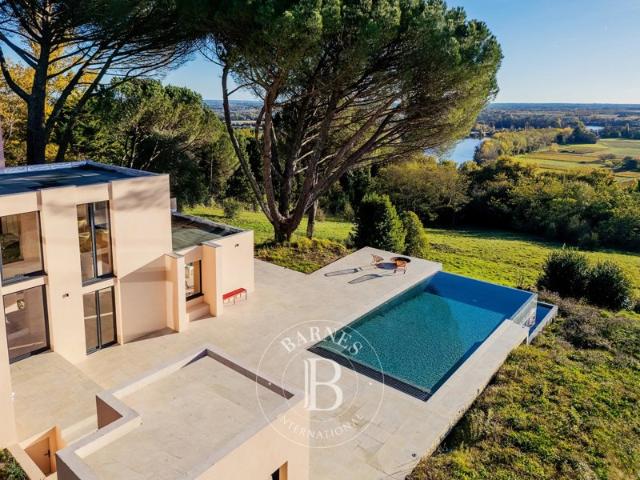 Langoiran Maison d'architecte de 390 m² Vue imprenable Jardin Piscine Terrasses Terrain de 1,67 Hectares
