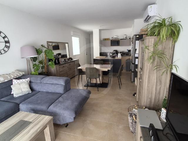 LANGLADE RÉSIDENCE AVEC PISCINE T4 RÉCENT CLIMATISATION 2 TERRASSES 2 PKG EXT
