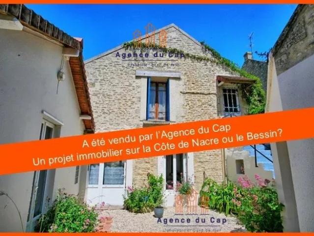 LANGRUNE SUR MER Maison en pierre avec vie de plain pied