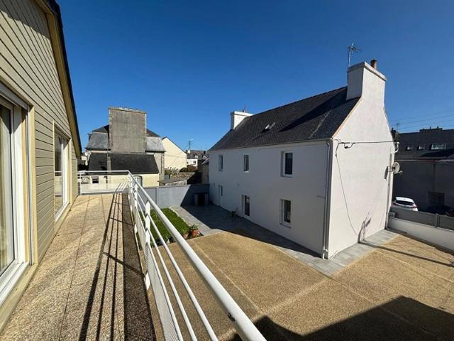 LANNILIS / A vendre 2 maisons avec hangar