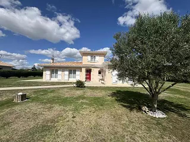 Bourg 33710 Achat / Vente maison 4 pièces t4 piscine