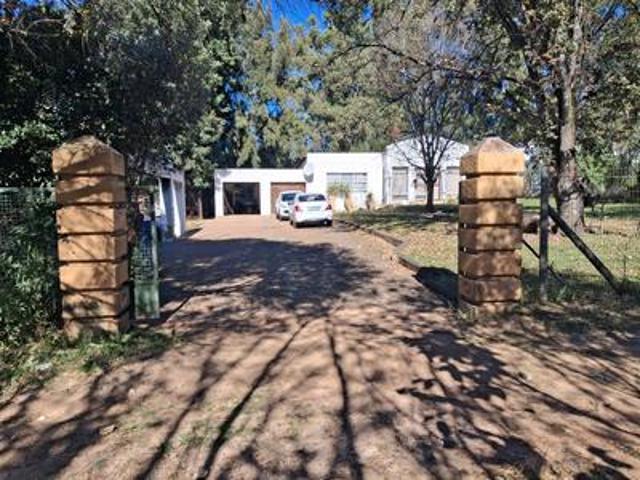 lanseria smallholding adjacent to va.
