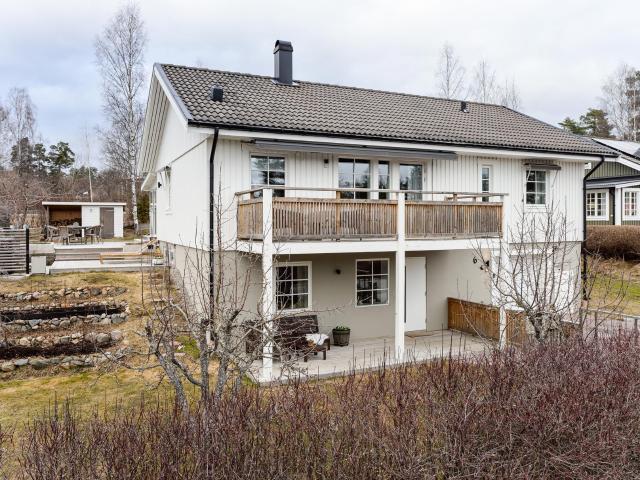 Länsmansvägen 6