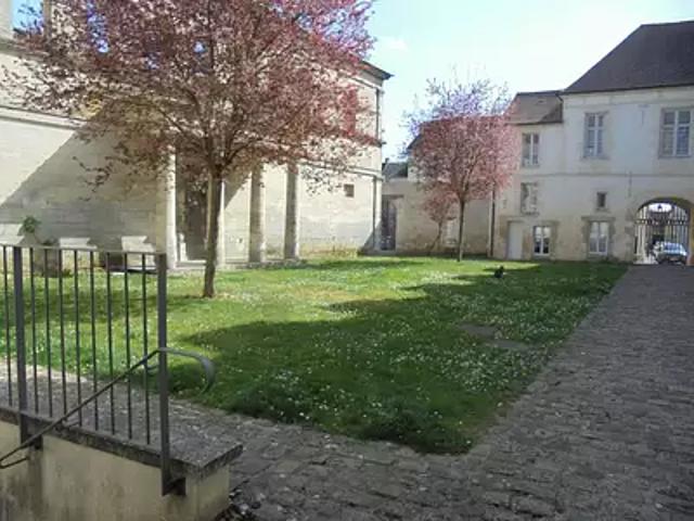 Laon 02000 Location appartement 2 pièces t2
