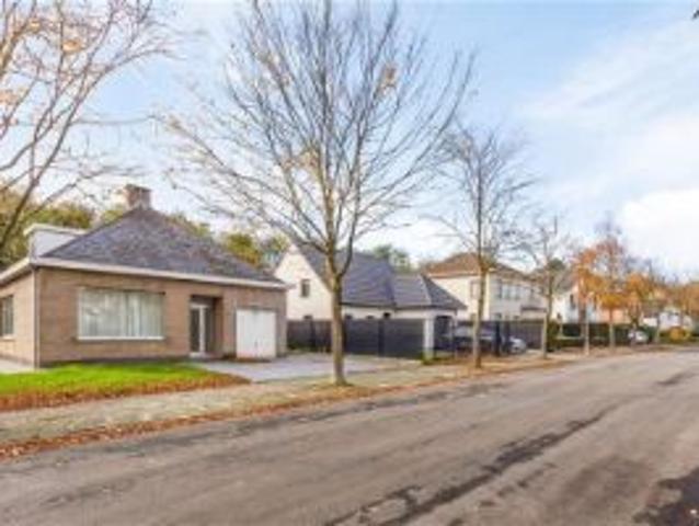 Laagbouwvilla op een perceel van 374m² met mogelijkheden op