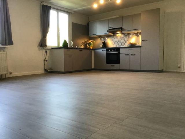 Laagbouwwoning met 2 slpk, carport en tuin