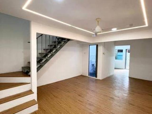 Labis Taman Labis Jaya 2Storey Siap Ubahsuai Rumah Cantik Terjaga