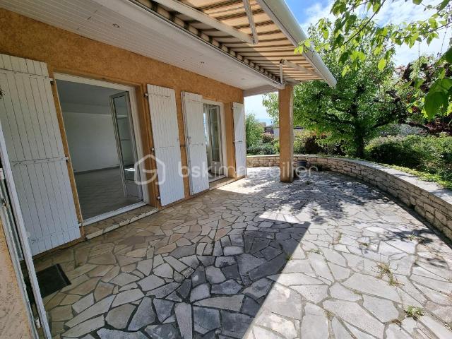 Joyeuse Vente Villa 07