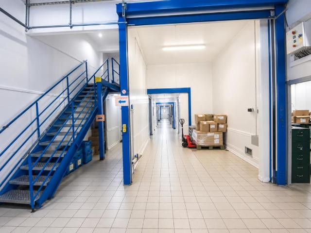 Laboratoire alimentaire à louer Montreuil Accès direct rue