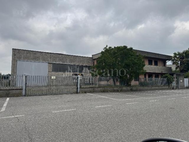 Laboratorio di 920 mq a Cornegliano Laudense