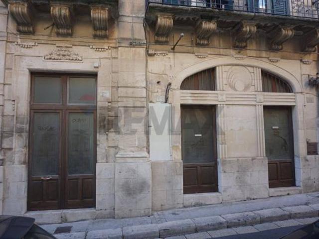Laboratorio in vendita a Ragusa, Centro