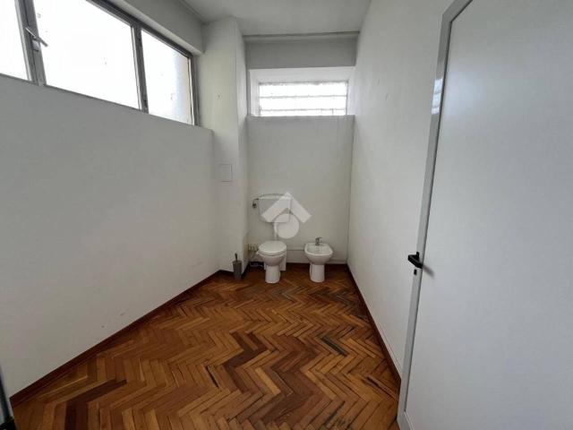 Negozio in affitto a Pistoia