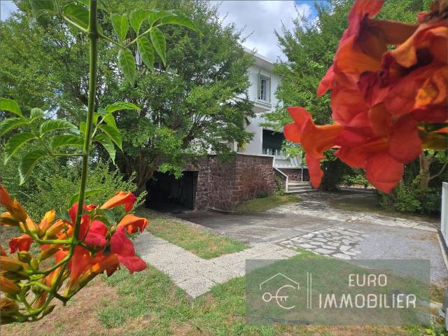 Labouheyre Maison familale avec tennis et piscine Les La. 195m² Labouheyre