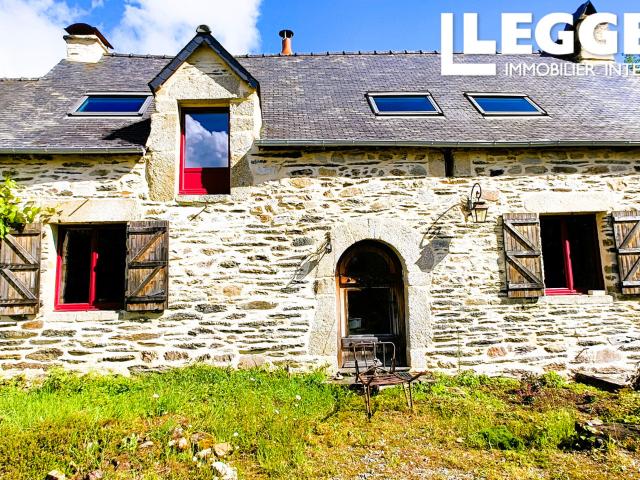 LAC de GUERLEDAN Splendide Longère rénovée 4 chambres sur 1,5ha de terrain