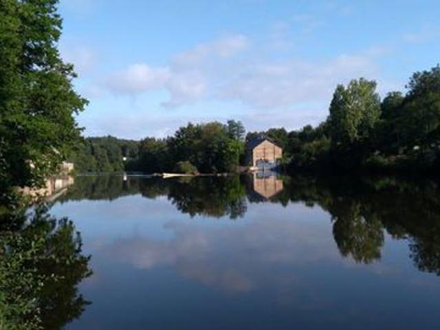 Lac de pêche avec maison rénovée et gîte