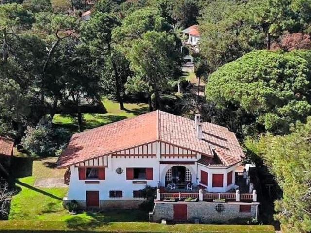 LAC D'HOSSEGOR VILLA AVEC JARDIN ET TENNIS
