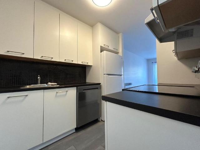 LACHINE, 3 1/2, STYLE CONDO, CLÉ EN MAIN possibilité électros ménagers et Stationnement