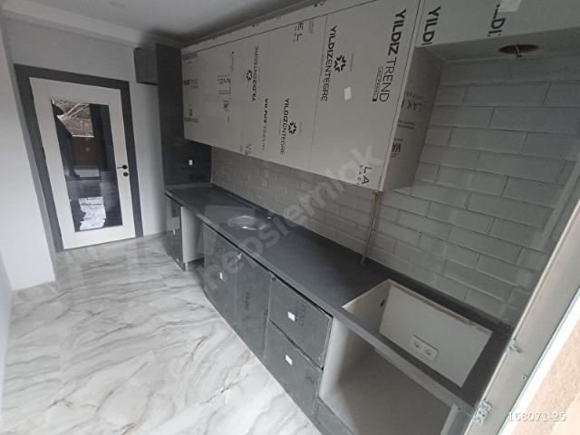 LACİVERTTEN EMSALSİZ GENİŞLİKTE SIFIR ÖN CEPHE 2+1 105M2 ARAKAT