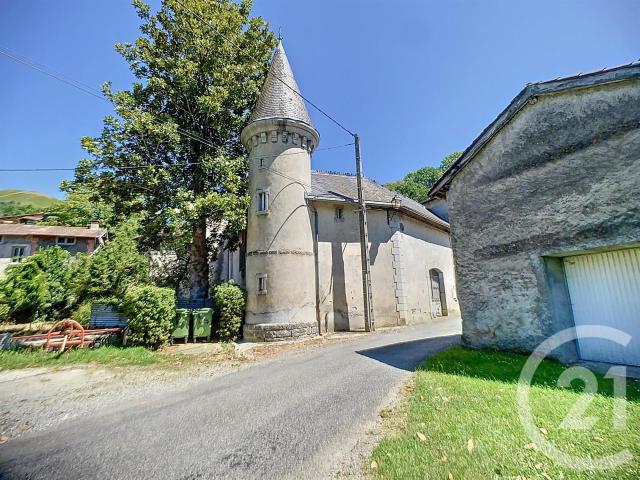Lacourt Imaginez une bâtisse des années 1880, avec sa tour r. 389m² Lacourt