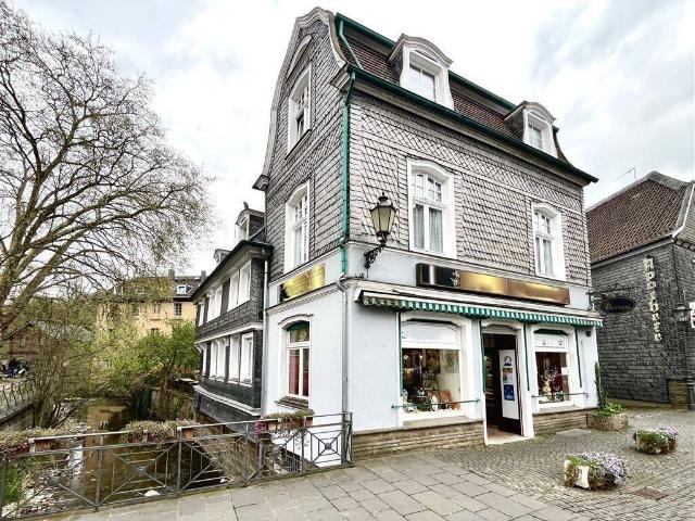 Ladenfläche + 2 Wohnungen = ca. 4,33 % Rendite Ihre Kapitalanlage in bester Lage