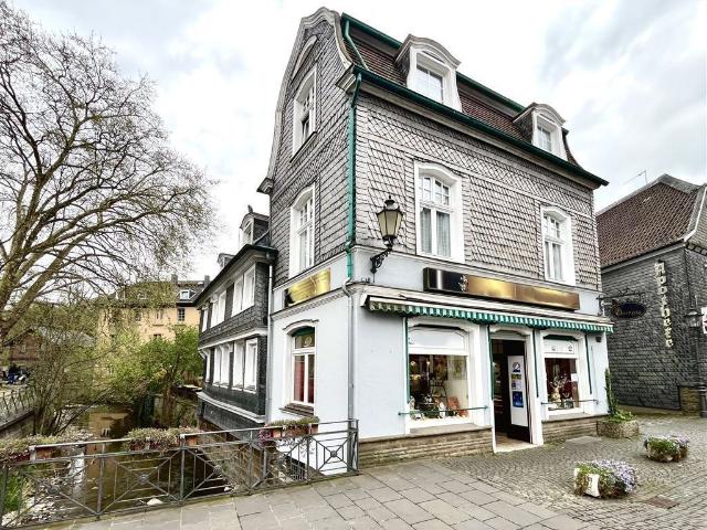 Ladenfläche + 2 Wohnungen = ca. 4,33 % Rendite – Ihre Kapitalanlage in bester Lage