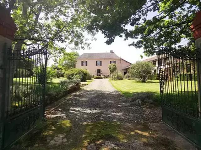 Ladevèze Rivière 32230 Achat / Vente maison 15 pièces t15 jardin terrasse