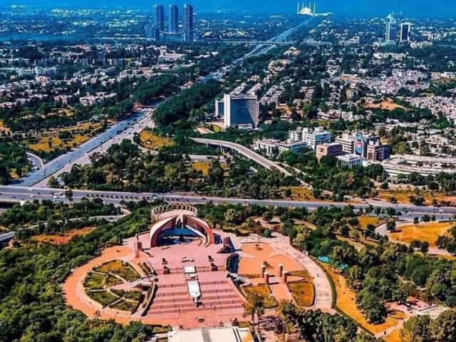 Ladies Roomate Required For Apartment sharing in F11 Or E11 Islamabad E 11 ID 30871