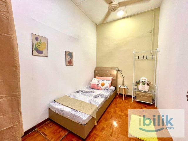 LADIES, YOUR NEW HOME IS HERE! ✨ Taman OUG Room From RM450 | FREE WiFi + PARKING!