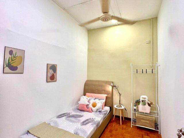 LADIES, YOUR NEW HOME IS HERE! ✨ Taman OUG Room From RM450 | FREE WiFi + PARKING!