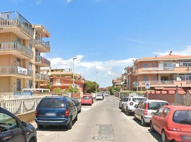 Ladispoli accogliente trilocale arredato