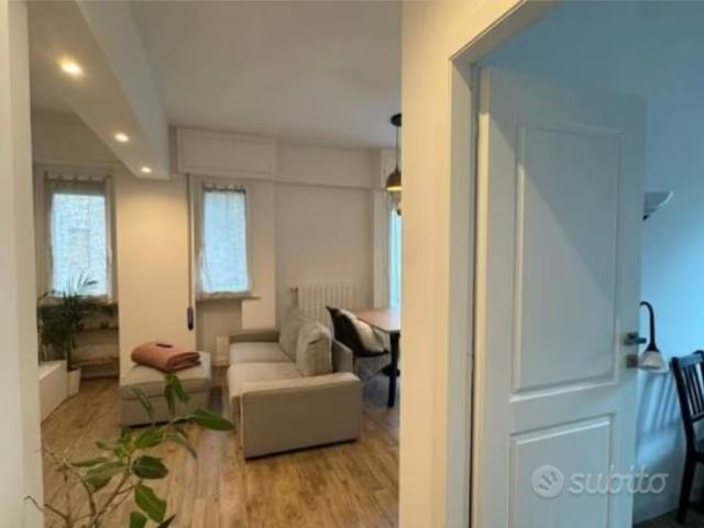LADISPOLi TRILOCALE ARREDATO CON BALCONE