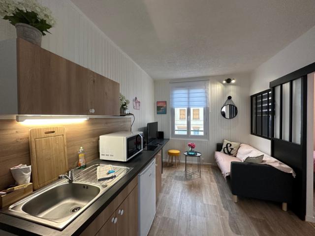 l'Adresse vous propose ce T2 meublé avec une vue imprenable sur la ville du Havre dans le quartier de Félix Faure