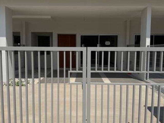 Laelia 1 Kota Bayuemas Klang 4R4B Near LRT3 Direct Owner