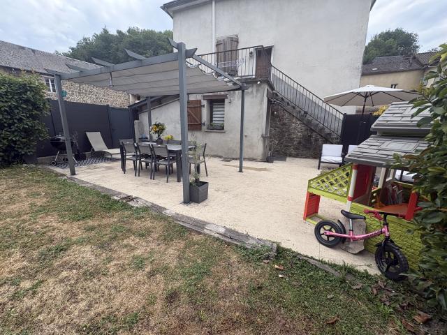 LAGUENNE, à deux pas des commerces et école