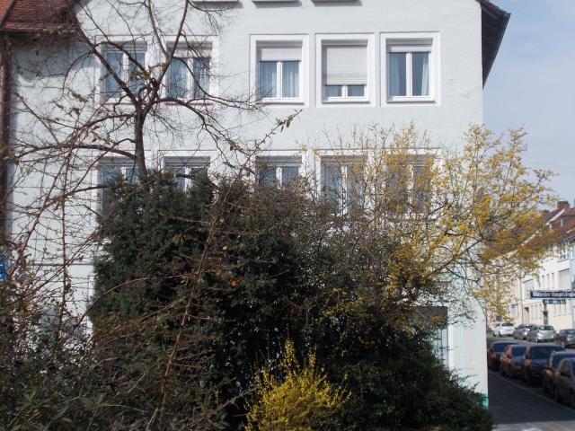 Lage, Lage, Lage, charmante 2 1/2 Zimmer Dachterrassenwohnung, zentral und ruhig gelegen Nähe Wöhrder See
