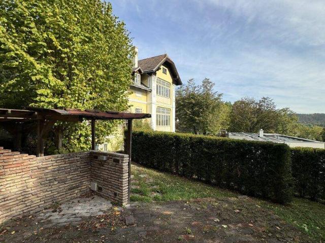 Lage Lage Lage! Einzigartige Villa in idyllischer Lage Perfektes Renovierungsprojekt in Hinterbrühl!