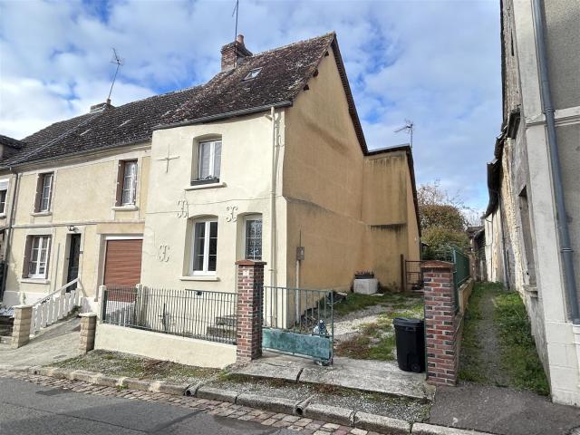 L'agence CAZIN IMMOBILIER vous propose à la vente une maison d'habitation située dans un village