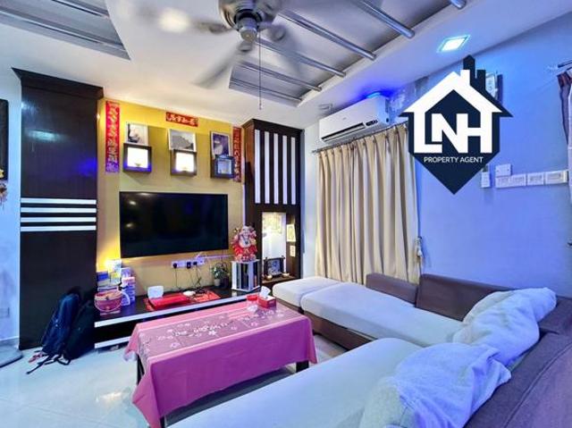 Lagenda Heights 25 storey terrace fully extended reno sale near Ria