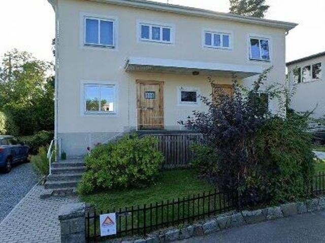 Lägenhet i villa centralt Sundbyberg