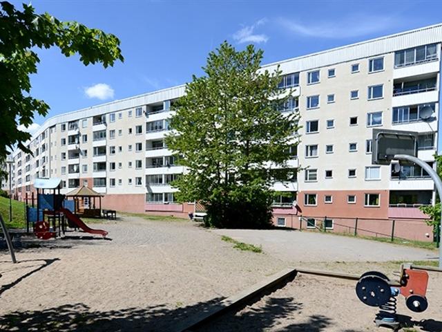 Lägenhet med altan/terrass, Tumba, Stockholm