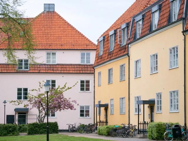 Lägenhet nära kommunikationer och grönområden 73 m² 9 501 kr