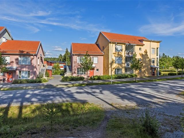Lägenhet på Körsbärsvägen i Steningehöjden